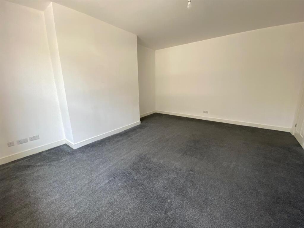 LIVING ROOM 1.jpg