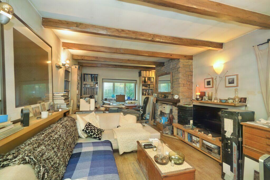 67 Lees Road - Lounge