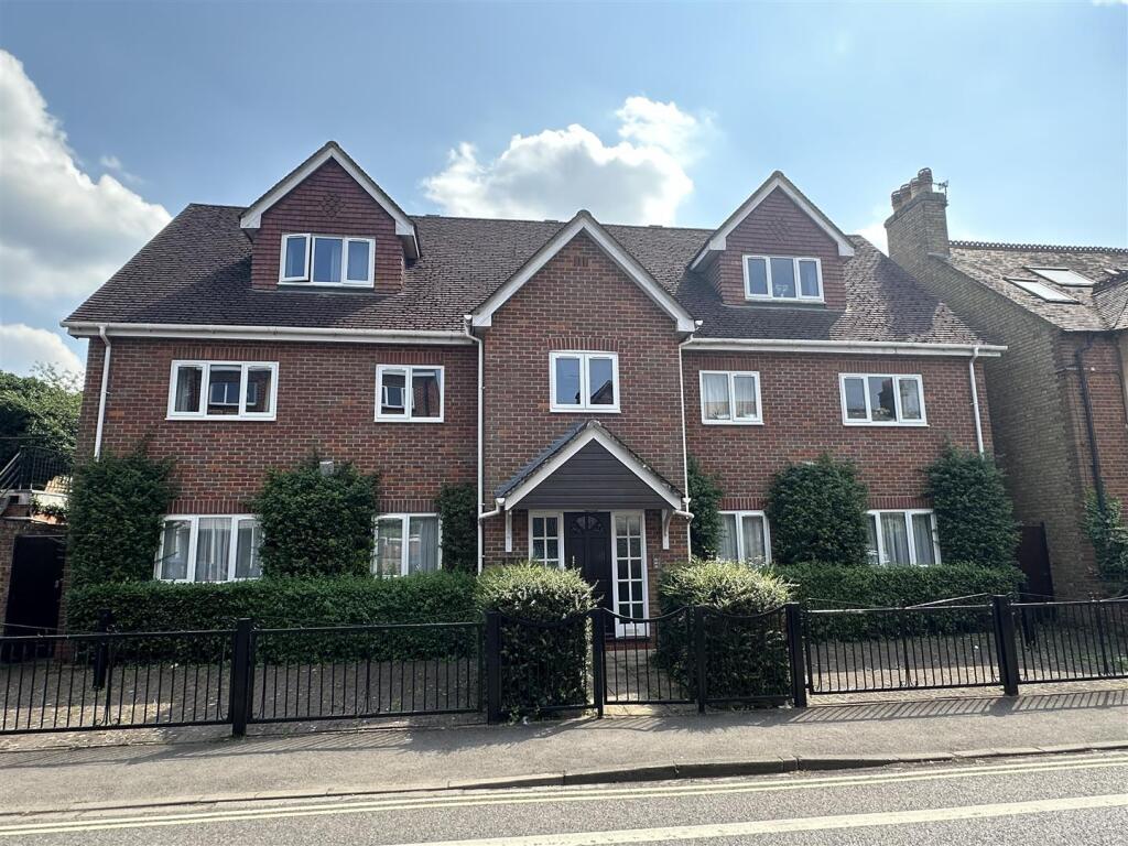 Quercus Court Front.jpg