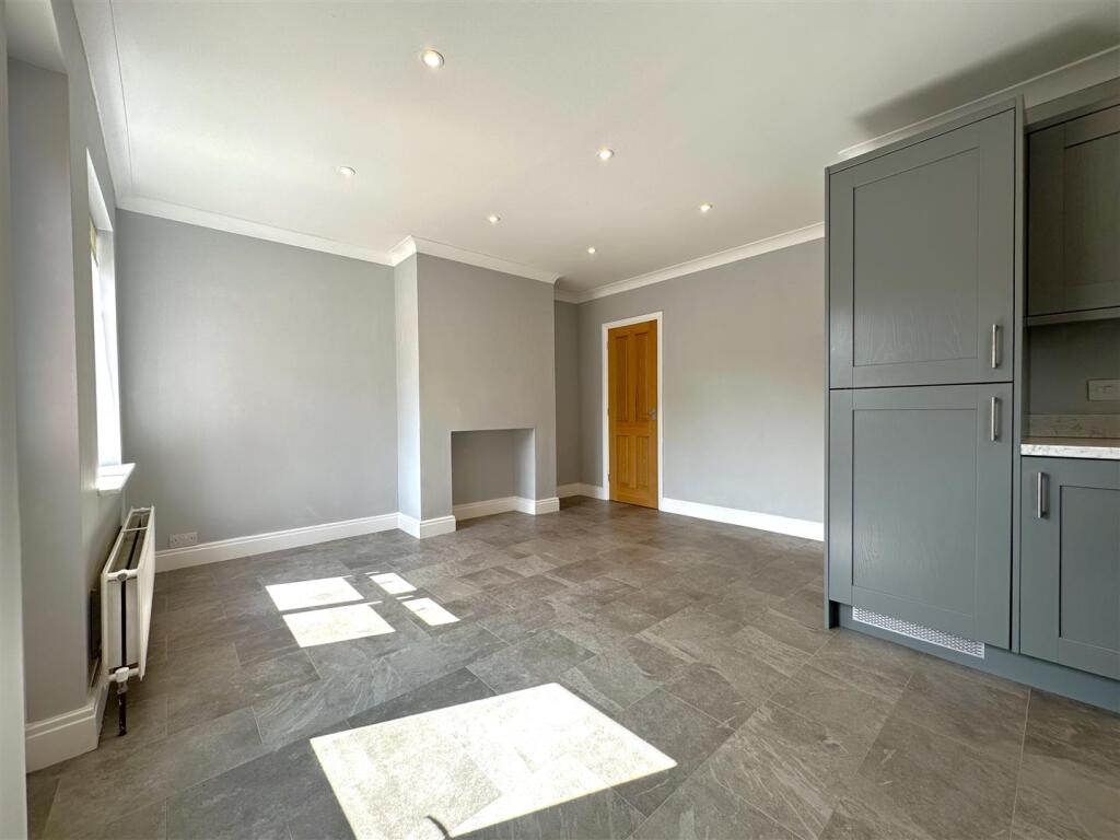 Dining Room Out To Patio 369