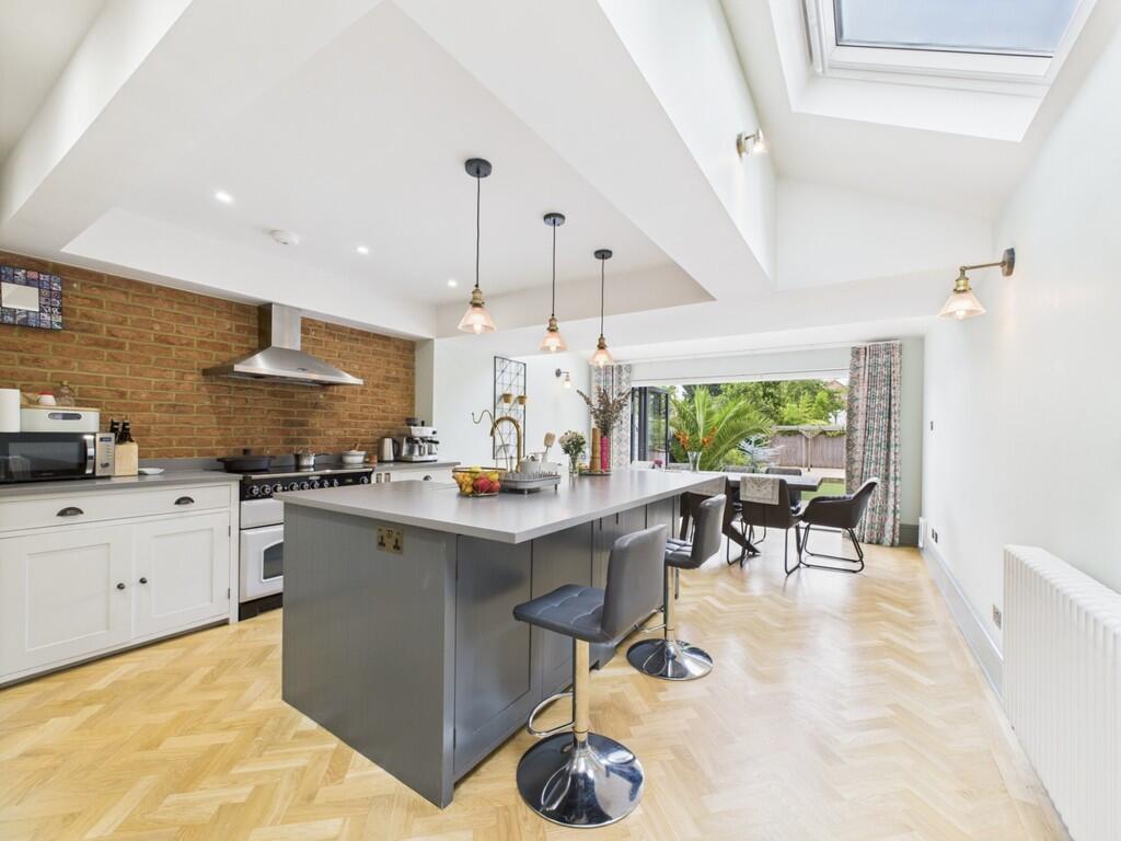 thumbnail_CAM0351...