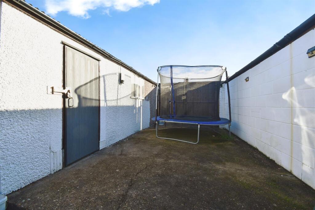 Rear external