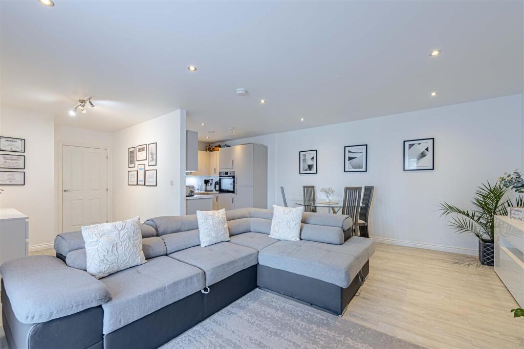 Reception Room 2.jpg