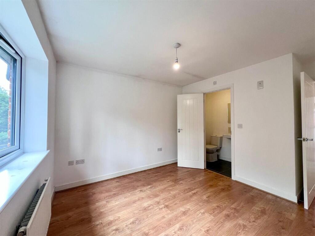 M Bedroom Ensuite