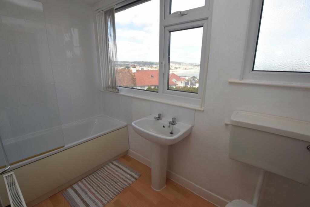 Flat 2 Bathroom