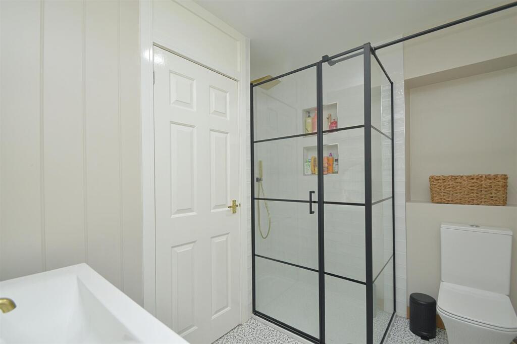 resizedEnSuite.jpg