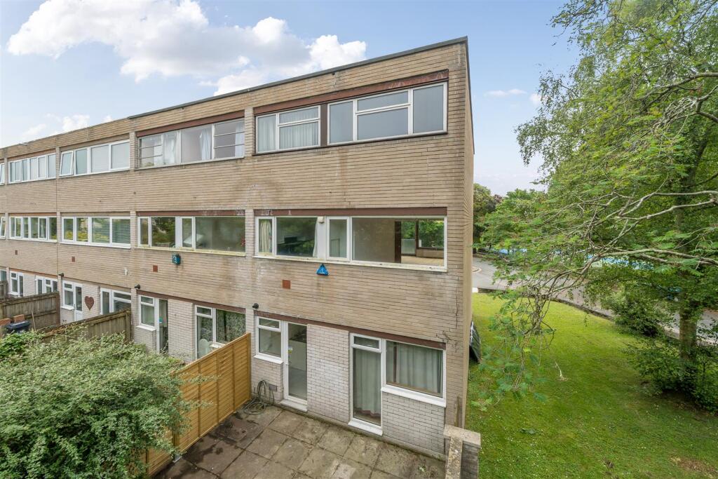 1295986-2-6839afe359210 E.jpg