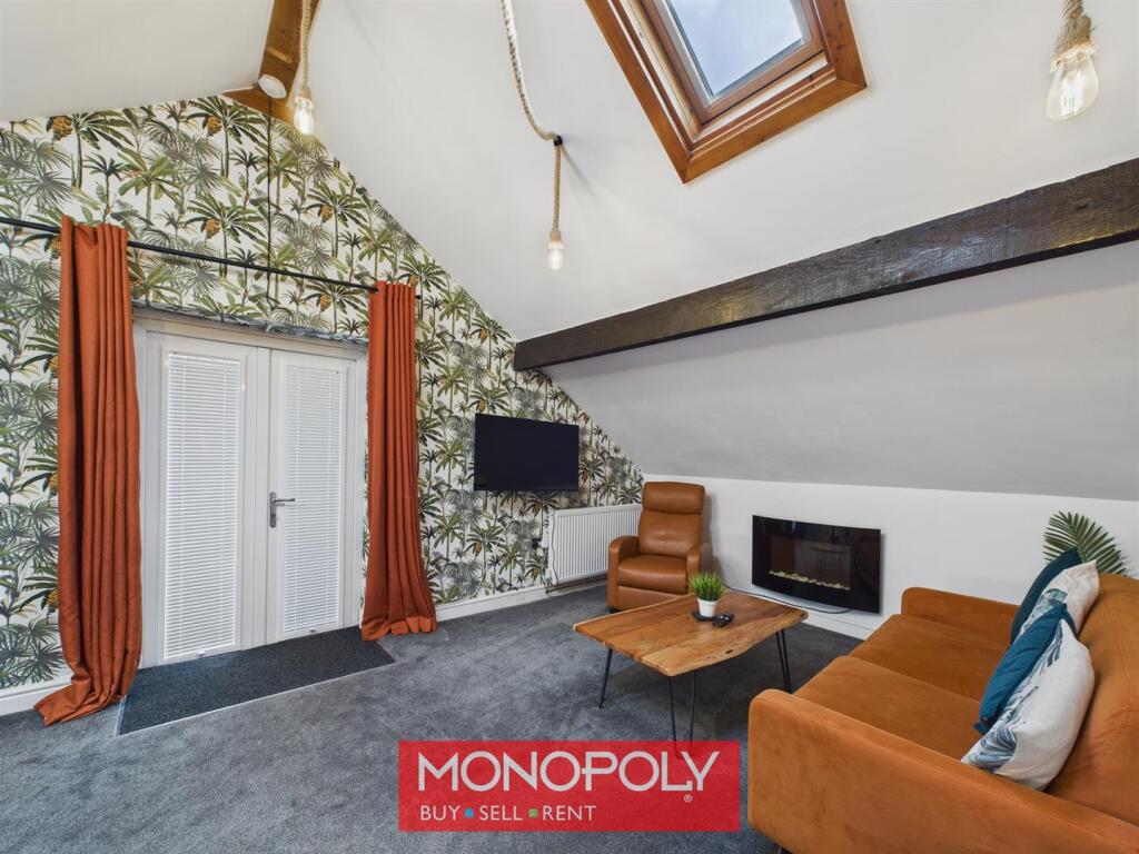 First Floor Open-Plan Lounge / Kitchen / Dining Ro