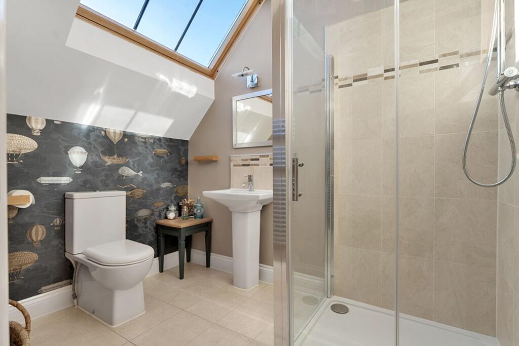 Guest Bedroom En-Suite