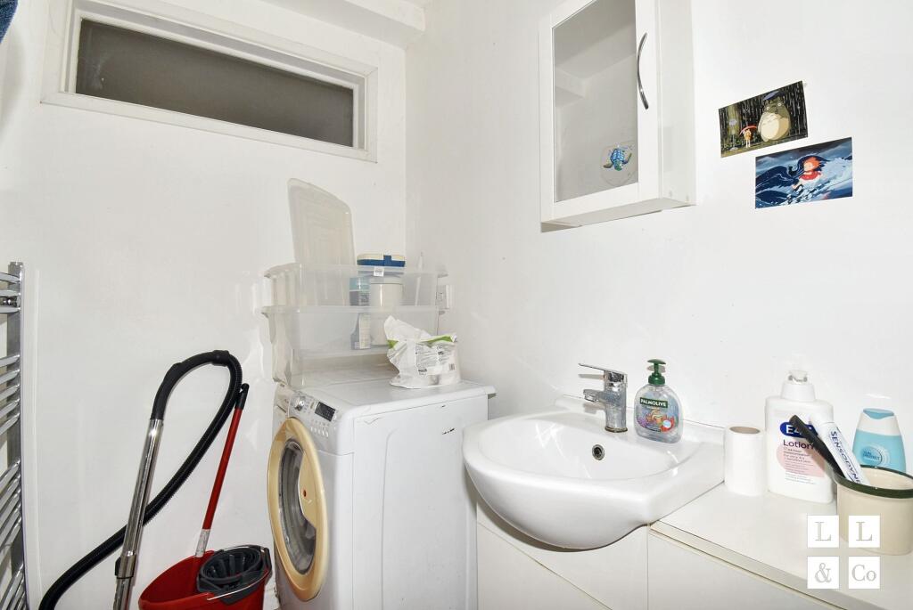 STUDIO BATHROOM