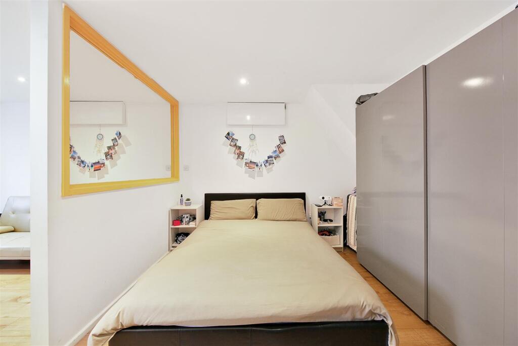 122 Tottenham Road - w41JL2pisBuVIJ2m3FAu.jpg