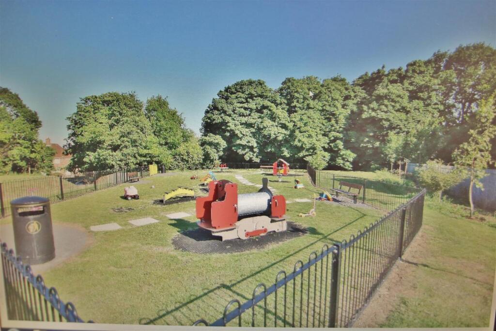 Park Schoolgate.JPG