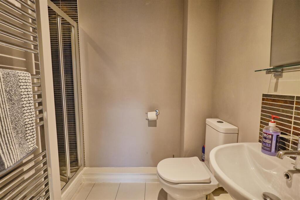 SHOWER ROOM