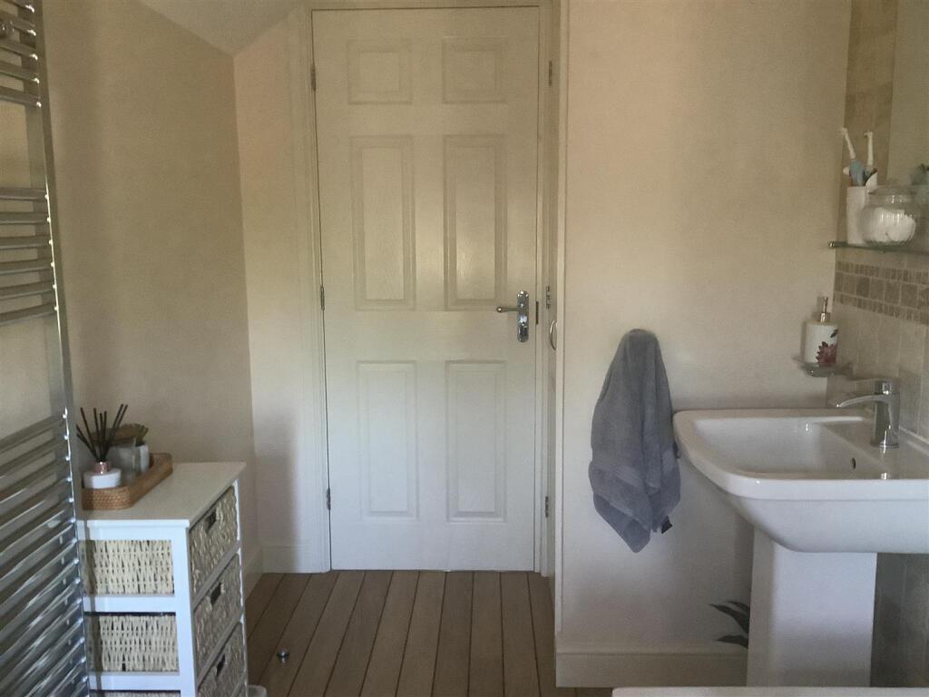 bathroom4.jpg