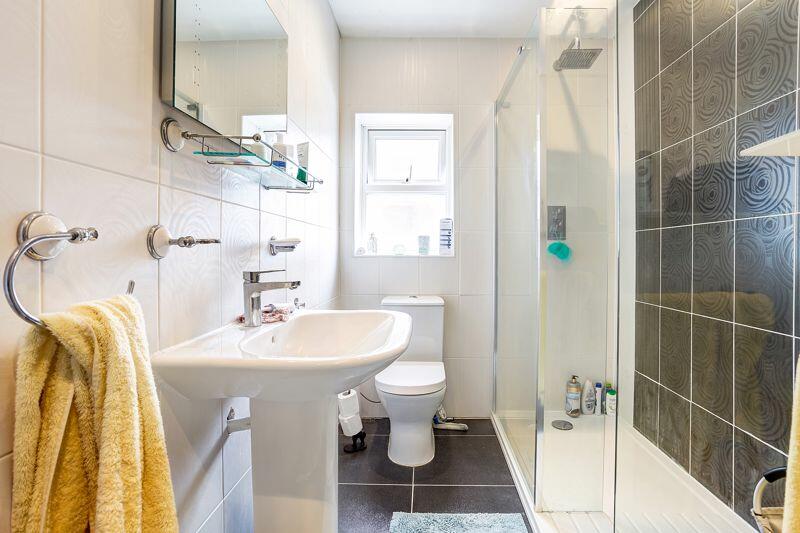EN SUITE
