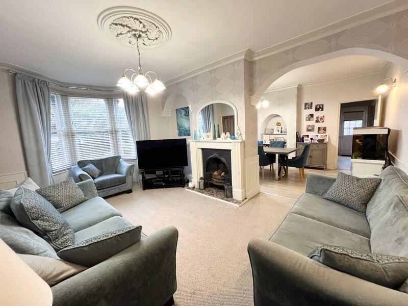 LOUNGE/DINING ROOM