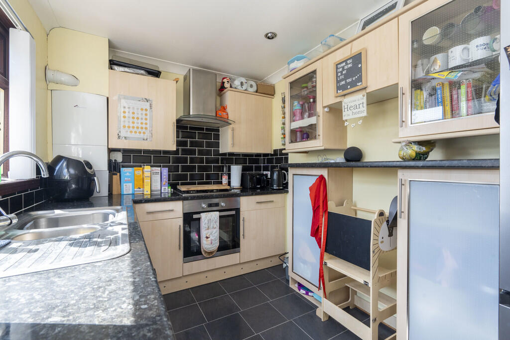 27 Carron View, M...