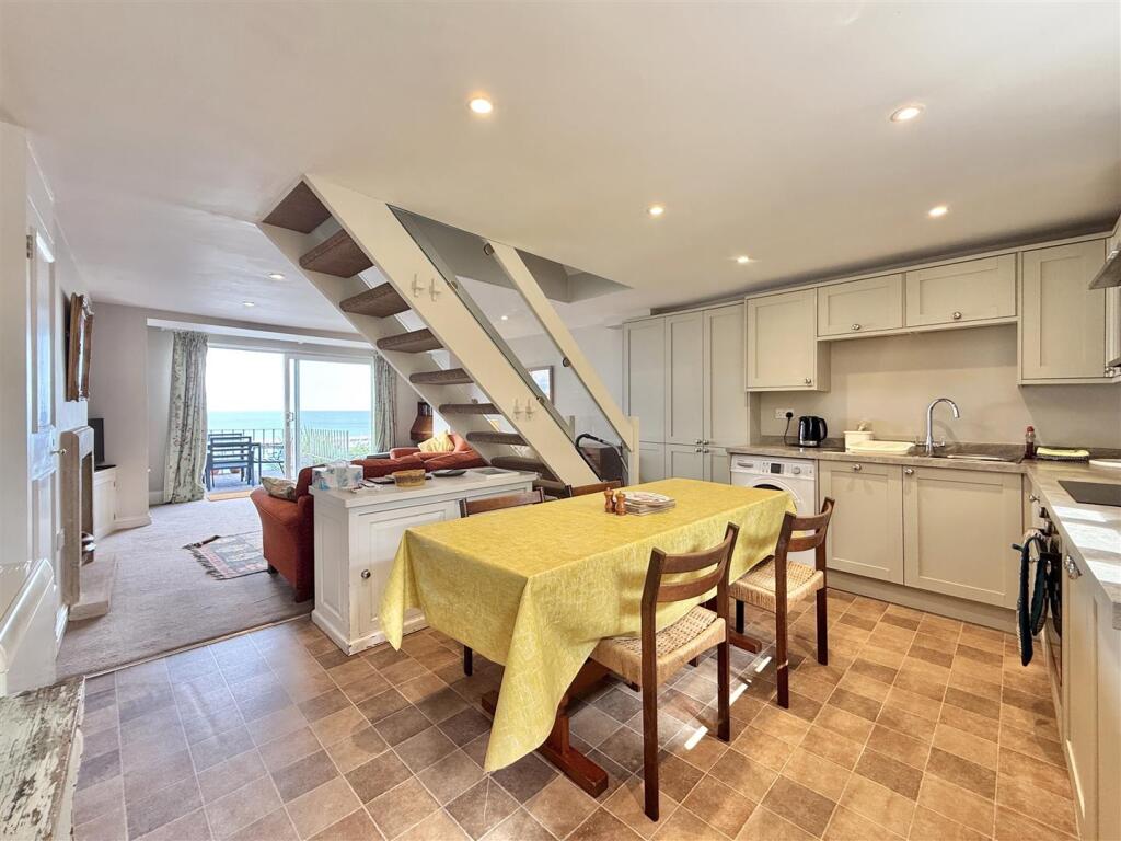 Four Decks  Kitchen Diner.jpg