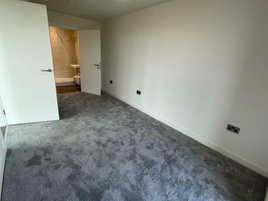 Bedroom b.jpg