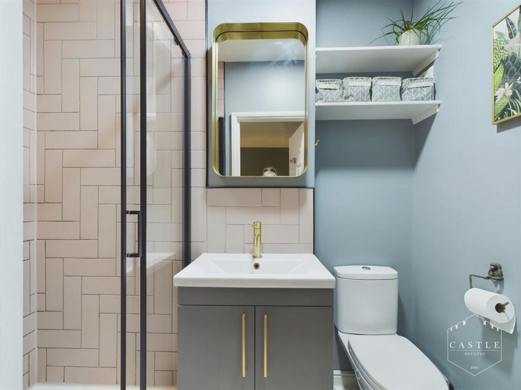 ENSUITE SHOWER ROOM
