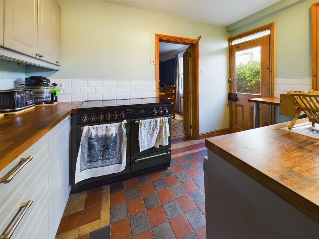 Kitchen to breakfast oom