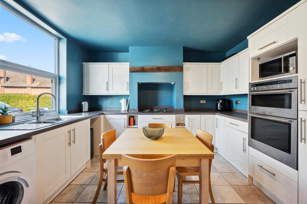 Breakfast Kitchen - to worktops.jpg