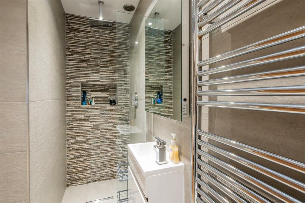 Bed 4 En Site Shower Room.