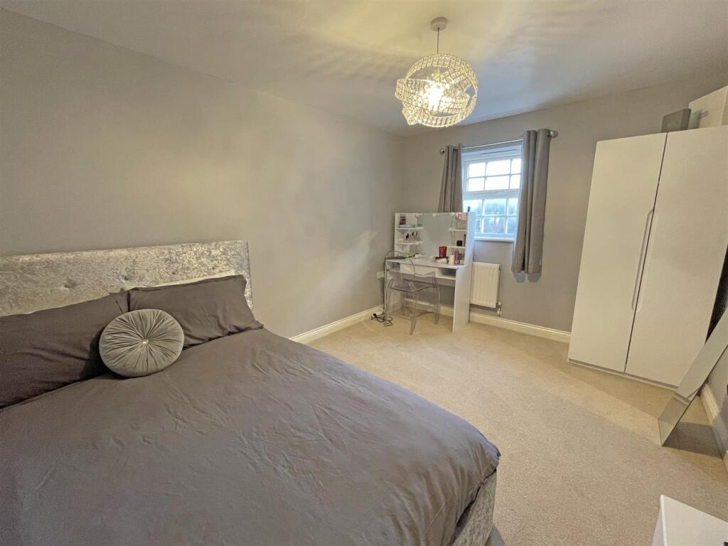 Temeraire Road 85 bed 2 for inside.jpg