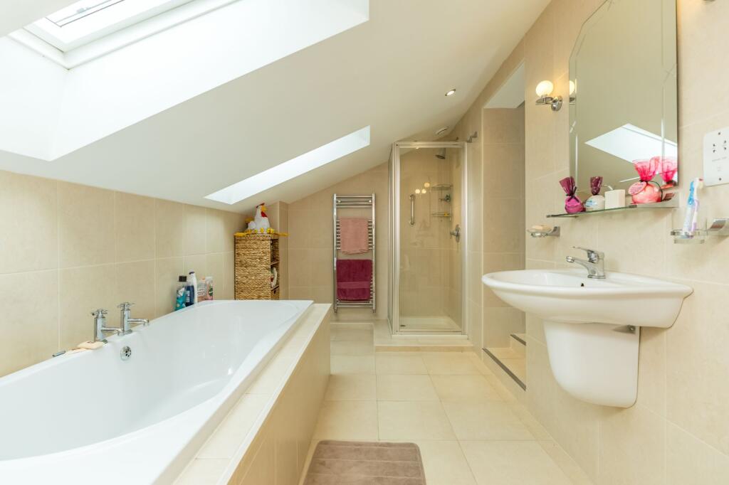En-Suite Bathroom