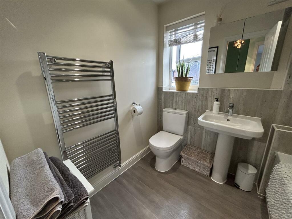 FAMILY BATHROOM