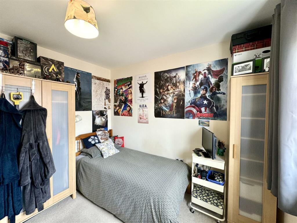 BEDROOM 2