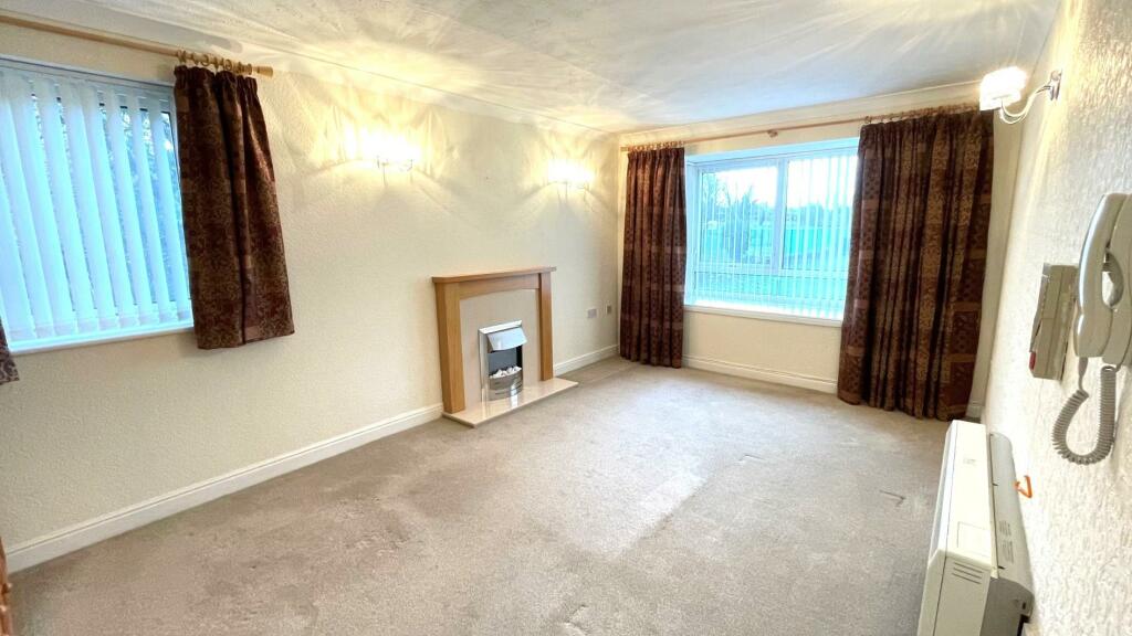 DOUBLE ASPECT LOUNGE