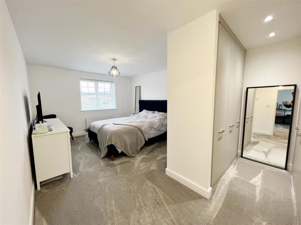 Master Bedroom 1.jpg