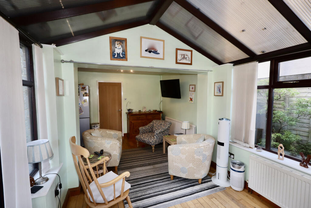 Conservatory to dining area