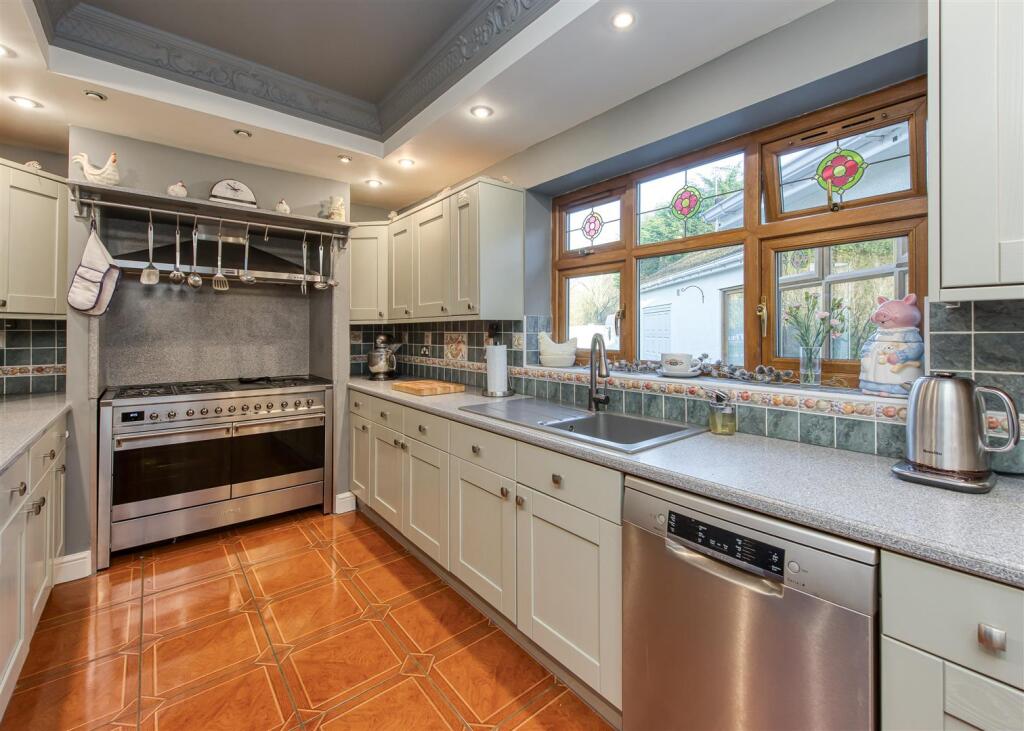 1 Woodthorne Road-kitchen2.jpg