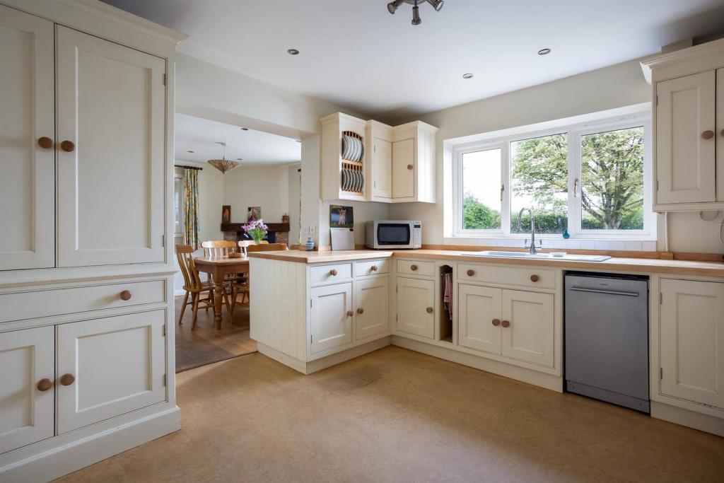 19 - Apperley - GL54 4NQ - Web.jpg