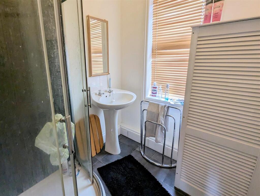 Shower Room Upstairs.jpg