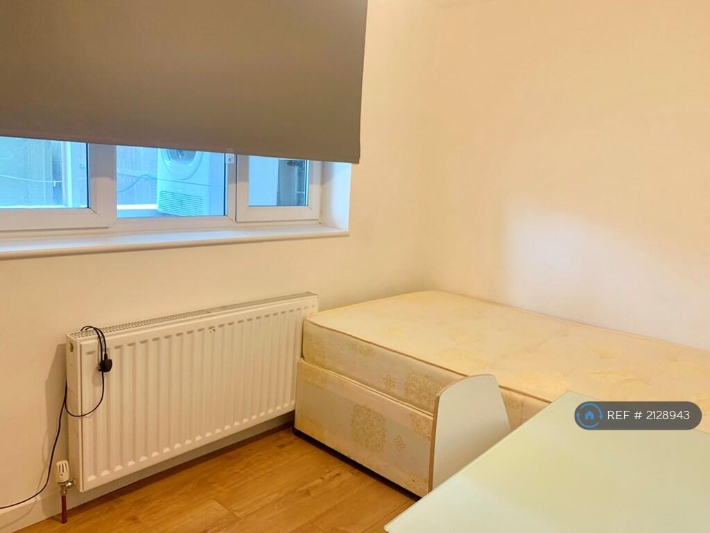 Bedroom 2 Pic 1