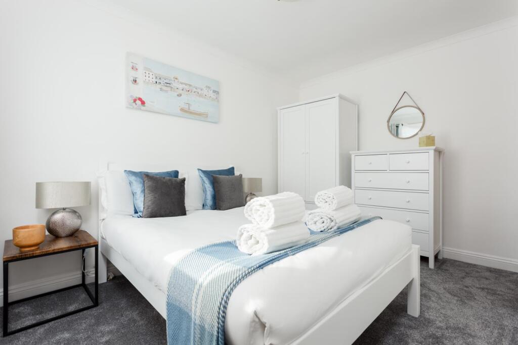 12 Catalina Drive-ph17_web 300.jpg