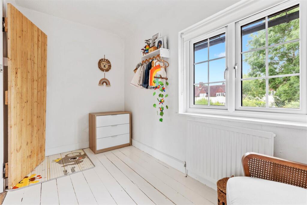 52 Shott Lane-7.jpg