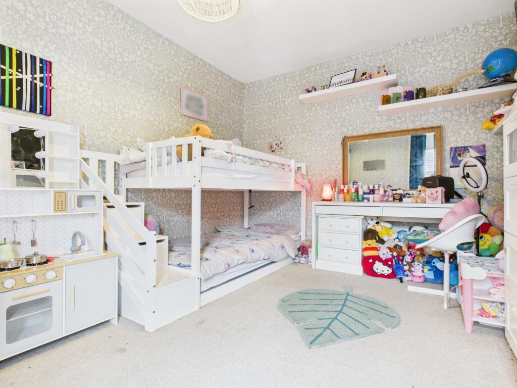 CAM03729G0-PR0103-STILL014