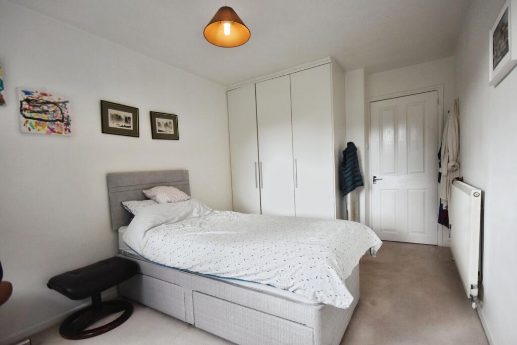 pbox-bedroom-344345.JPG