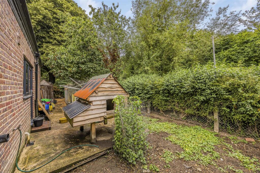 2 Firpiece, Forestside Road, Rowland¿s Castle-Port