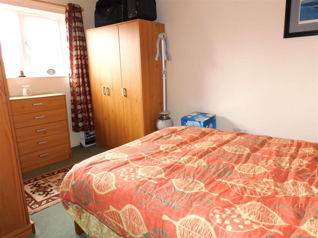14 Mead Way-bedroom .JPG