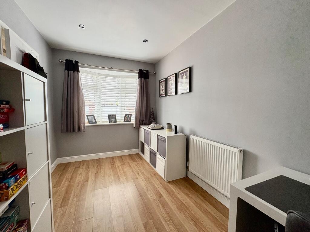 office (bedroom 5)