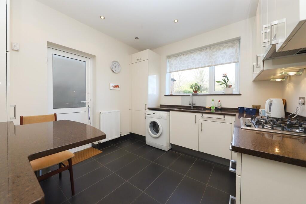 27 Hillside Cresc...