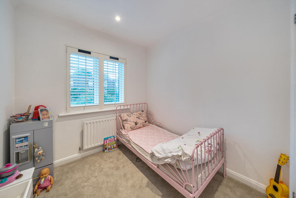 1370457-11-68f661...