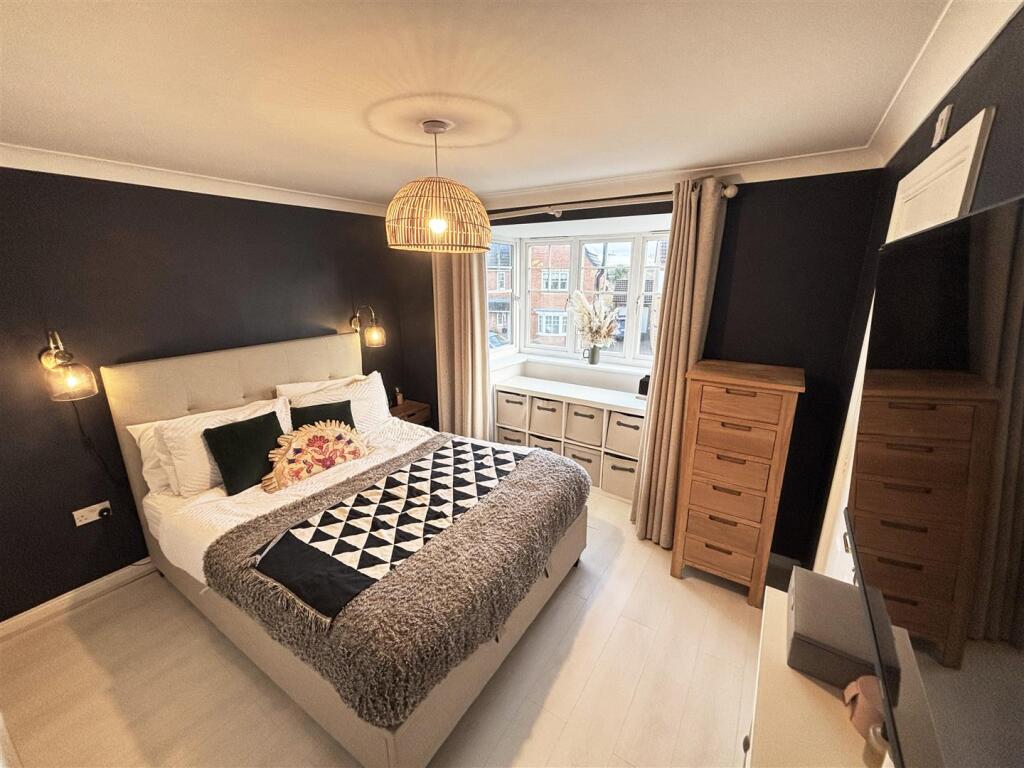 Bedroom 1-2.jpg