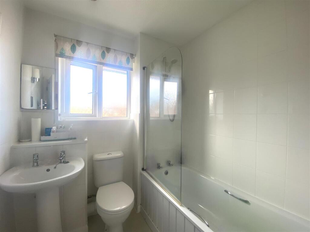 BATHROOOM 2.jpeg