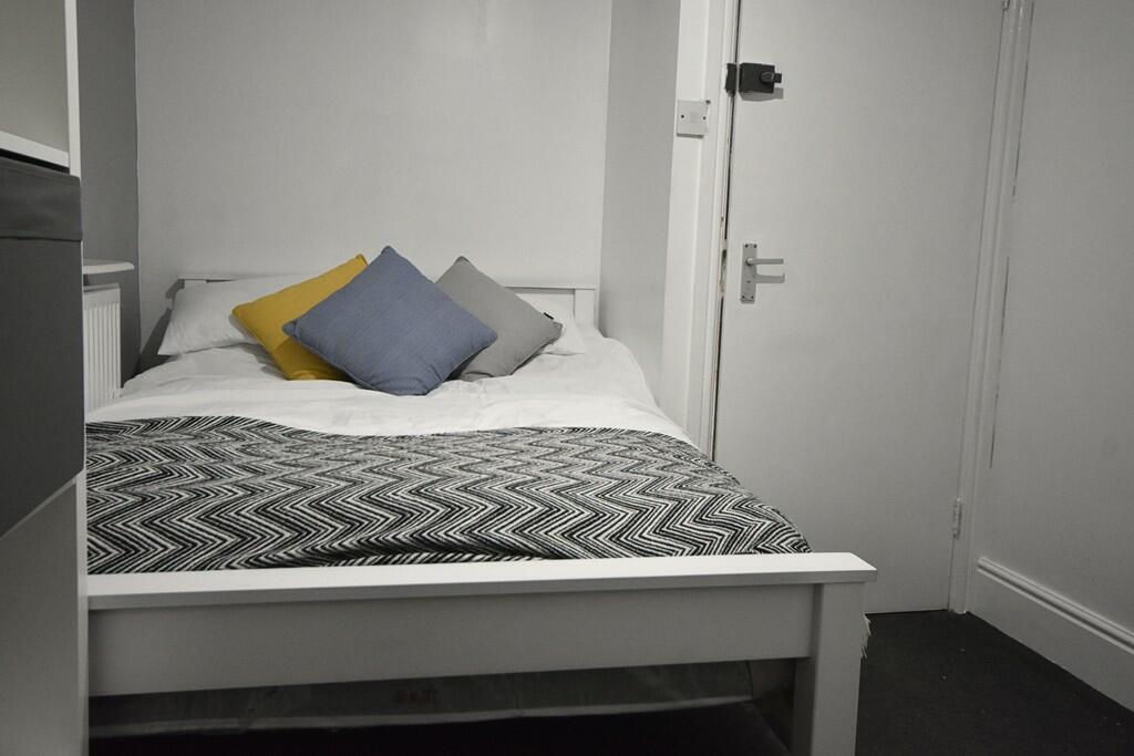 BEDROOM2 1